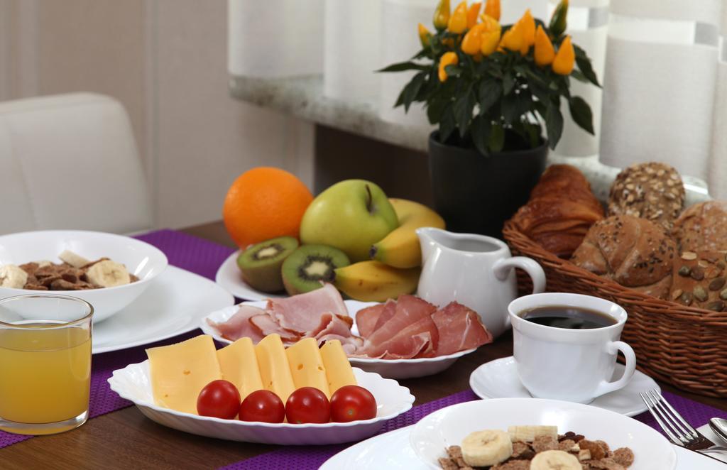 10 Bed And Breakfast Poznan Luaran gambar