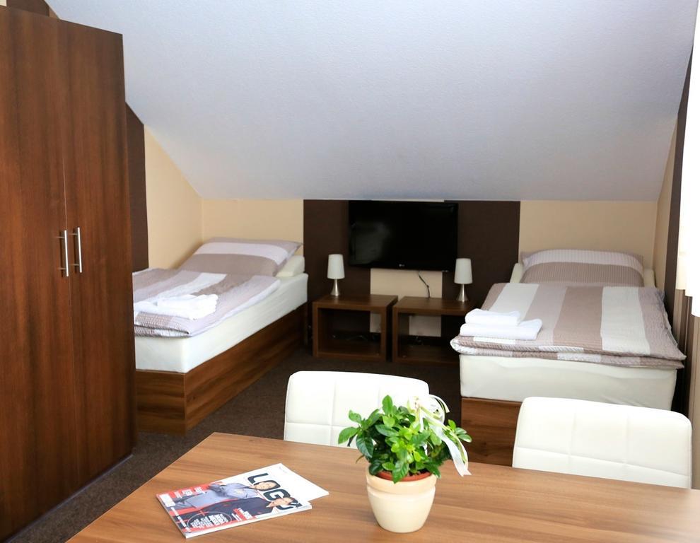 10 Bed And Breakfast Poznan Bilik gambar